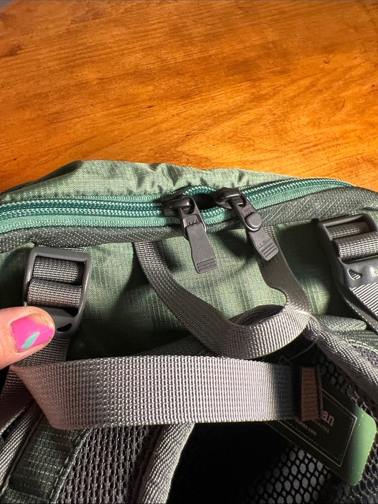 L.L. Bean Olive Green Trekker Air Carry 25 Pack Women’s w/ Gray Accents LNWT
